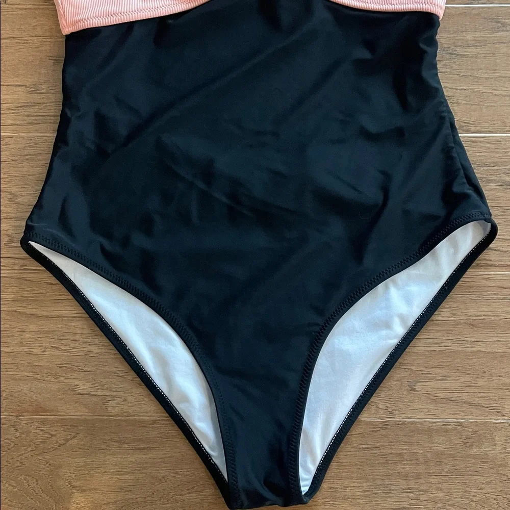 Beachsissi Two-Tone Peach‎ and Black One-Piece Swimsuit Medium